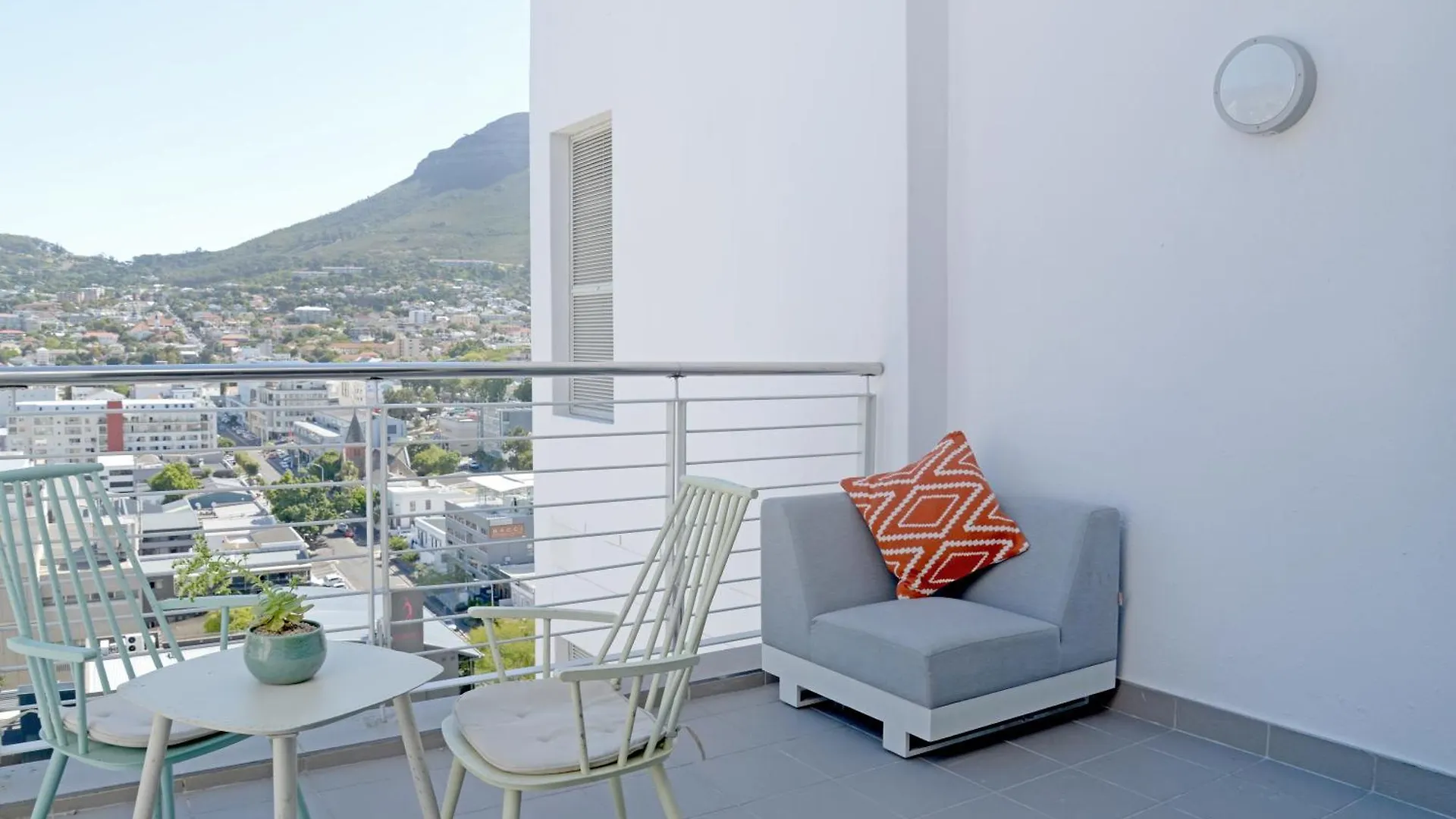 Naomi - Designer Penthouse In The Heart Of Cape Town Apartment 0*,